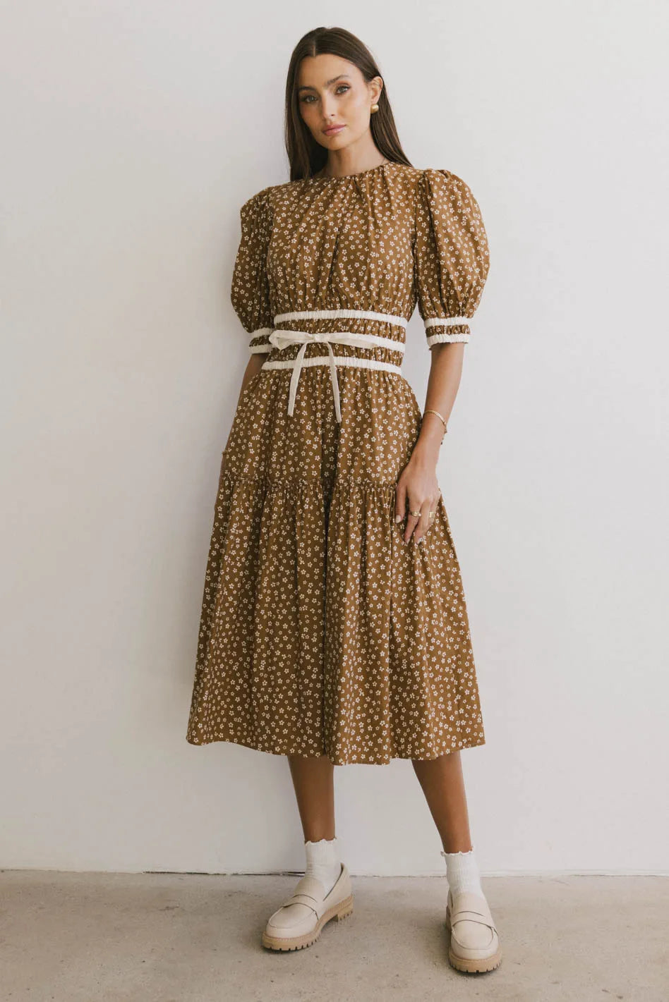 Midi dresses with printed lining for a hidden and stylish detail Kendra Ditsy Floral Midi Dress in Brown - FINAL SALE