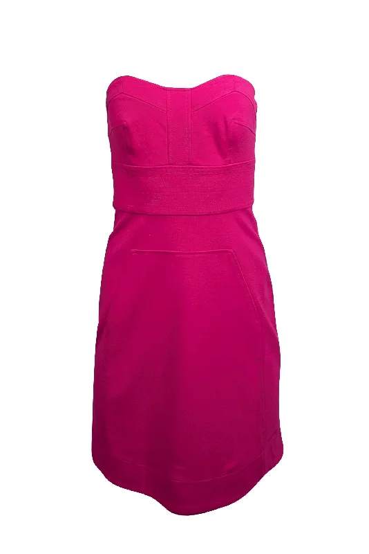 Ruffled Women Dress with Multiple Layers for a Playful and Girly Style Ruffled Women Dress with Multiple Layers for a Playful and Girly Style Diane von Furstenberg - Magenta Mini Tube Dress Sz 6