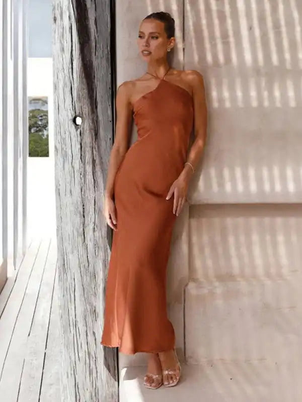 Plaid cocktail dresses with a flared skirt for a classic feelWomen’s Halterneck Backless Elegant Dress